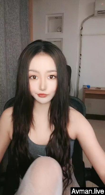 STP29684 雪莉小可爱！网红美女！骚逼刮完毛再操，按着炮友脑袋舔逼，黑丝高跟鞋骑乘位，扶腰后入爆操